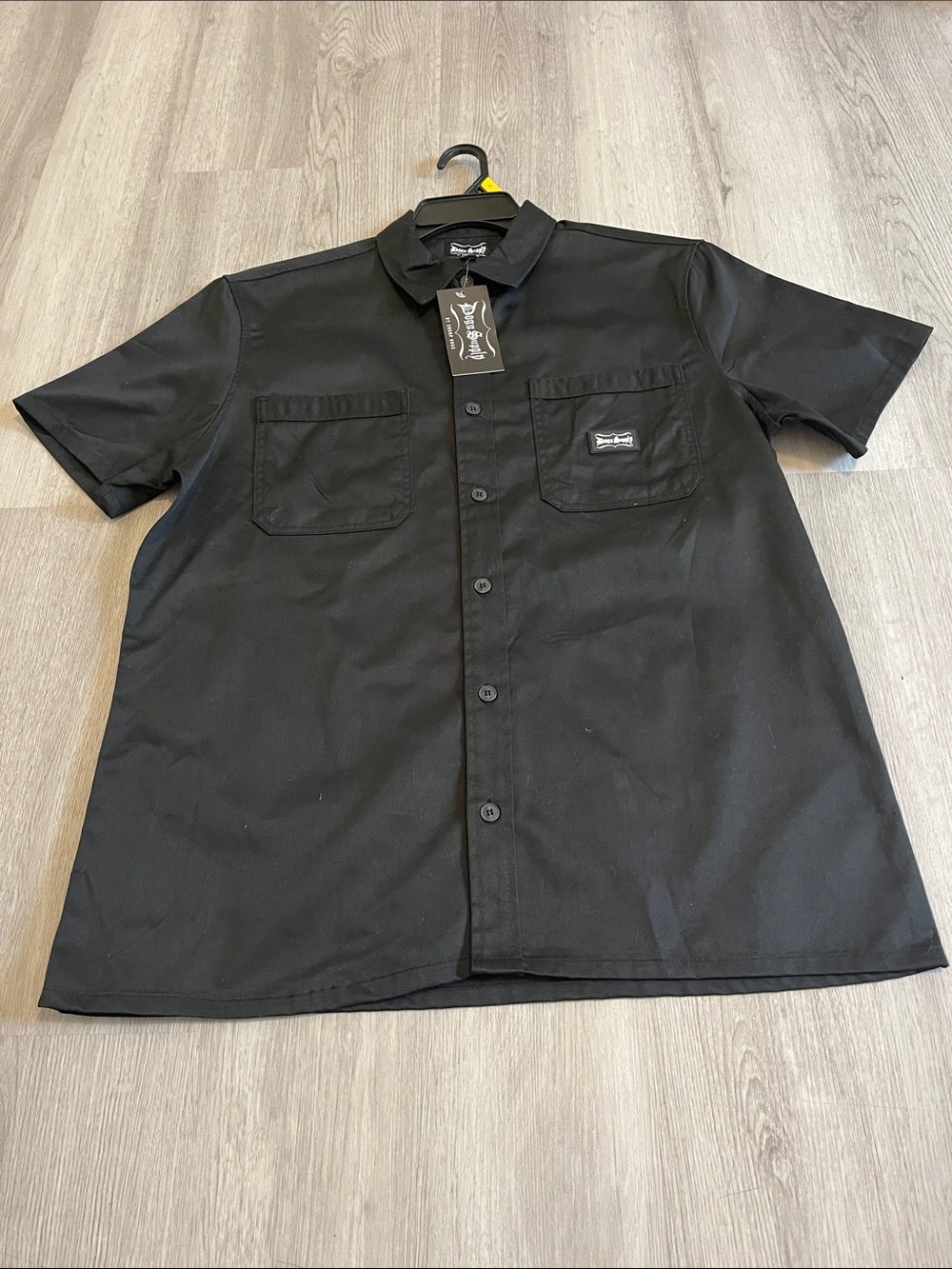 Men's Casual Short-Sleeve Black Button-Down Shirt with Chest Pockets
